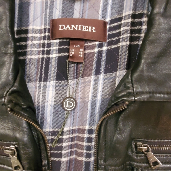 Danier leather jacket - Picture 9 of 9